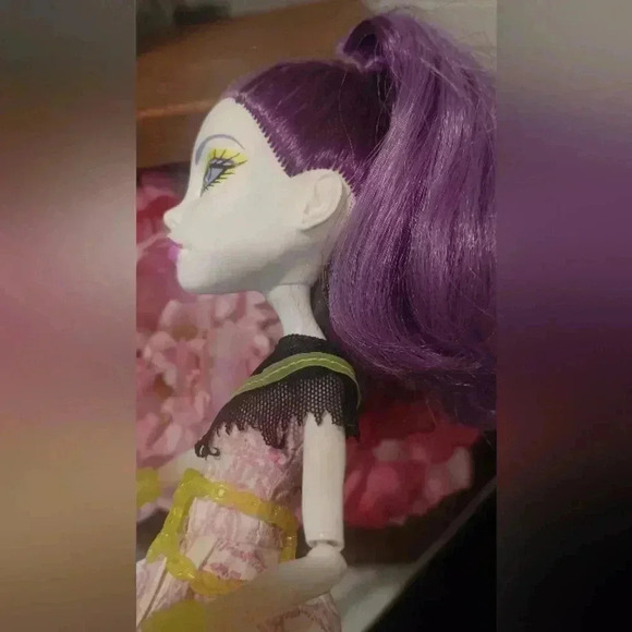 Monster High 2010 Mattel Ghoul Sports Spectra Vondergeist Doll Tennis - Picture 4 of 10